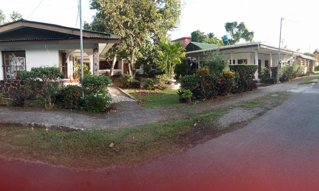 Cabinas Smith Cahuita Exterior photo